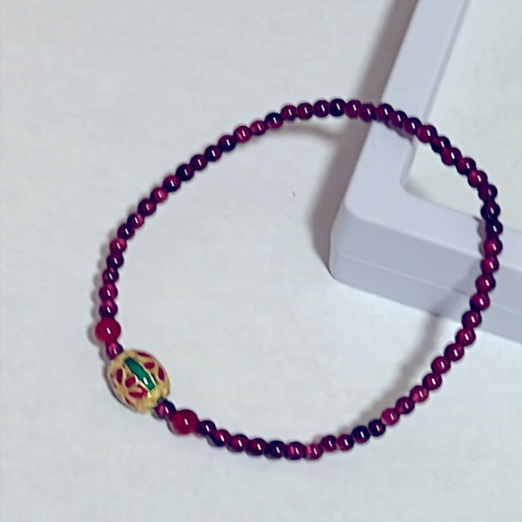 ELEGANT RED GARNET NEPALESE BEAD STRETCHY BRACELET - Picture 3 of 4